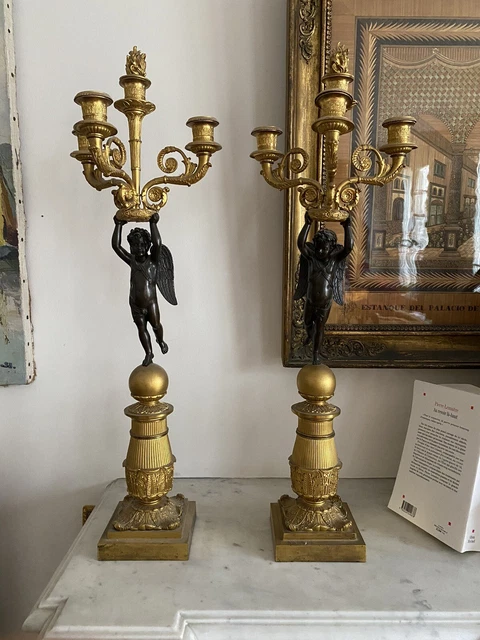 Paire de putti musiciens en bronze sur socle en marbre de Moreau En Paire de putti musiciens en bronze sur socle en marbre de Moreau En