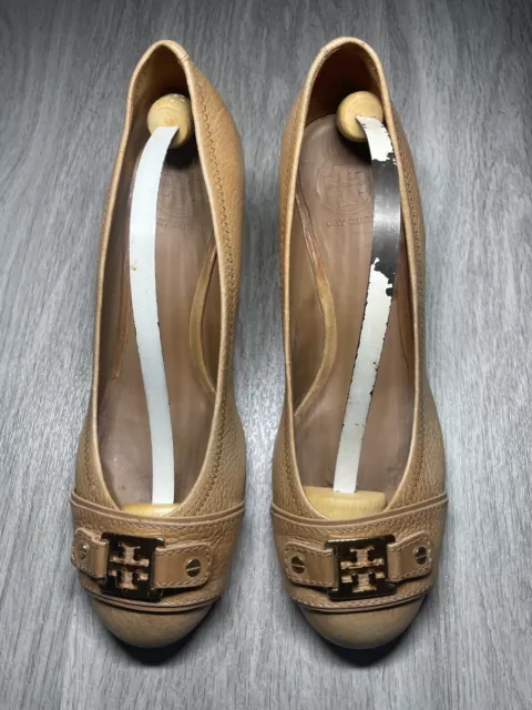 Tory Burch Women’s Brown Patent Leather Gold Logo Peep Toe Wedge Size US 9.5M 3