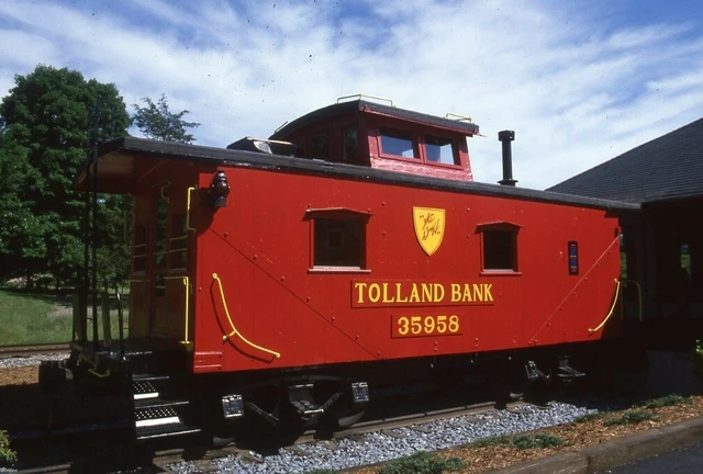 D&H DELAWARE AND HUDSON Railroad Train Caboose Tolland Bank CT 1980 Photo Slide