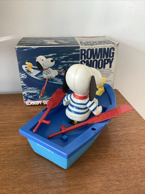 SNOOPY - ROWING Snoopy Vintage Boat - Peanuts - Determined / Concept ...