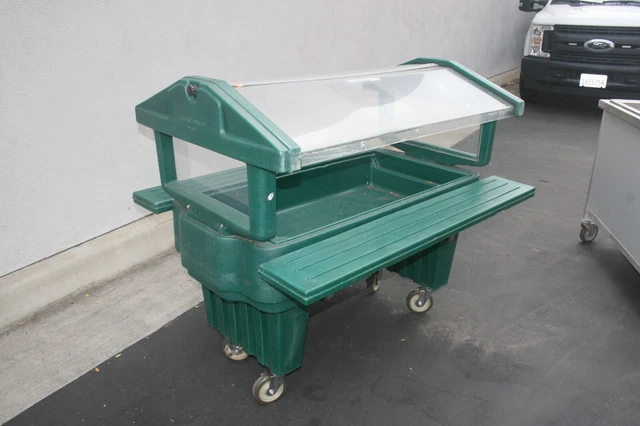 Cambro Children Size Cold Serv Bar with Sneeze Guard and Tray Shelfs