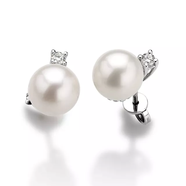 Boucles D'Oreilles Perles Akoya 10mm et Diamants 0.30 CT en Tout or Blanc 18 KT