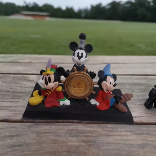 Disney Mickey Mouse Through The Years 75 Years Of Love & Laughter Desk Clock GUC