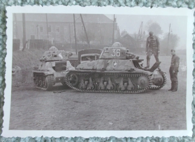 FOTO MIT DEUTSCHEN Kameraden und französischen Beutepanzer 2.Wk. EUR 4