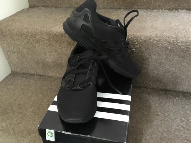 Boys adidas trainers Shoe size 4 junior black