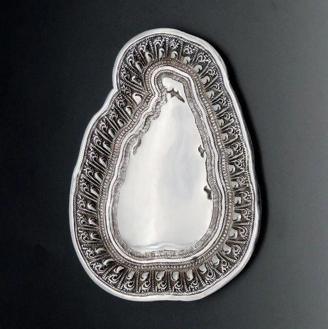 Unique Vintage Silver Dish Shaped As Ceylon/Sri Lanka Beautiful Pattern Boarder