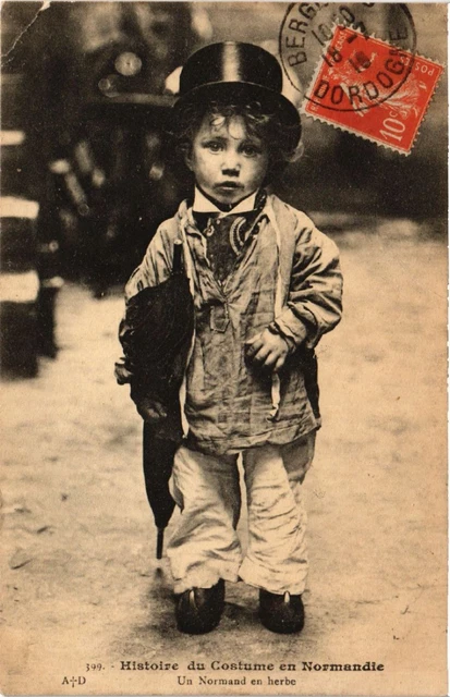 CPA Histoire du Costume en Normandie - Un Normand en herbe - Folklore (483282)