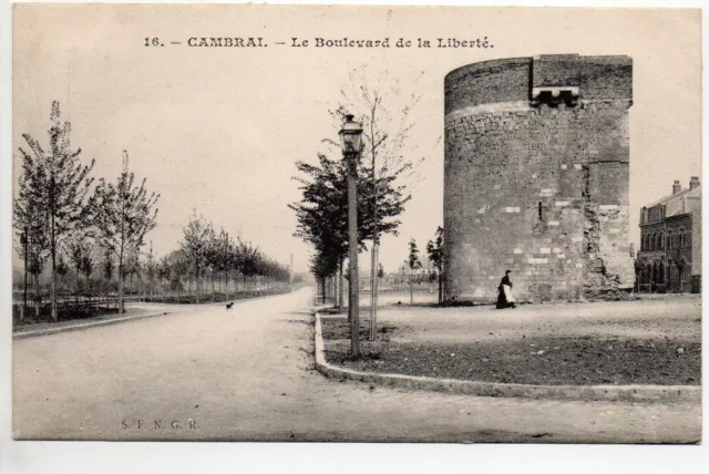 CAMBRAI  Nord CPA 59  le boulevard de la liberté