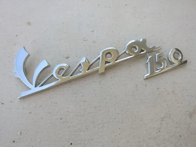 Chrome Piaggio Vespa 150 VNA VNB VBA VBB VBC Emblem Badge Logo Pre-bolted Nuts