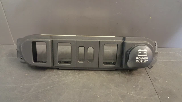 Prise 12v Console Tableau de Bord CHRYSLER PT Cruiser Ph1 04671622AF
