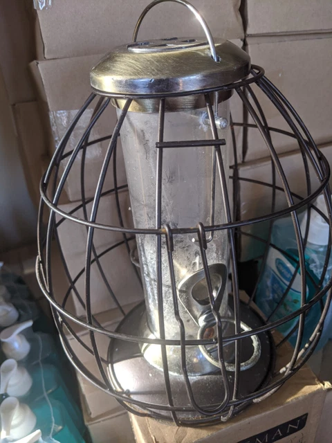 NQP Squirell Proof Bird Feeder Low Auction Start