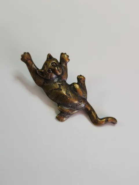 JJ Jonette  Climbing Cat Brooch Lapel Hat Jacket Pin Copper Color