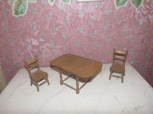 2 x Nostalgie-Stuhl+Tisch-Minimundus-Küche-Cafe-Puppenhaus-Puppenstube-1:12