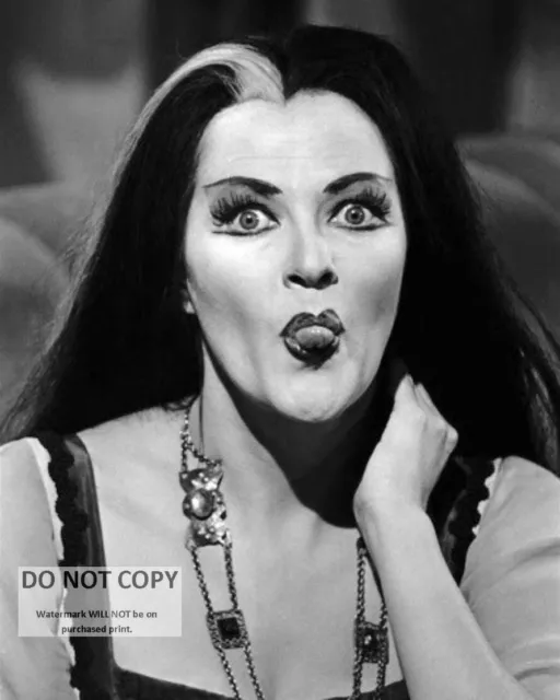 Yvonne De Carlo As "Lily" In "The Munsters" - 8X10 Publicity Photo (Bt818)