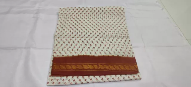 Sari tradizionale indiano Sungadi bordo bianco con camicetta