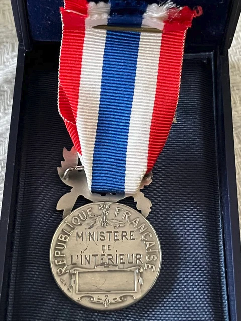 Médaille Officielle Du Ministère De L'Intérieur Français - Modèle Décoratif Ou Collection