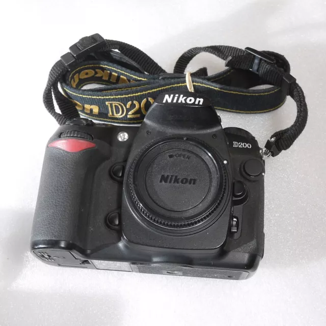 Nikon D200 10.2MP DSLR Digital Camera Body Only SC 22323 MH-18a EN-EL3a