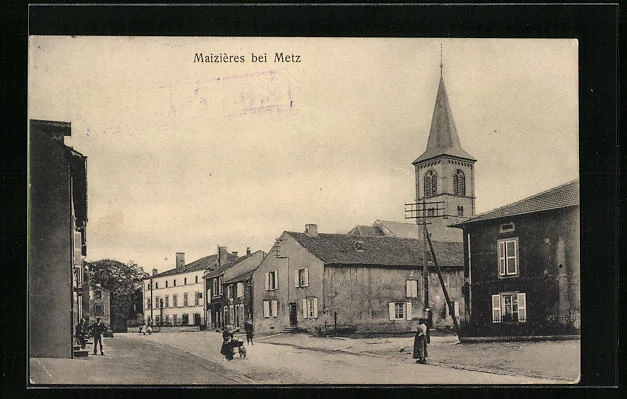 CPA Maizières bei Metz, vue de la rue avec des passants 1915