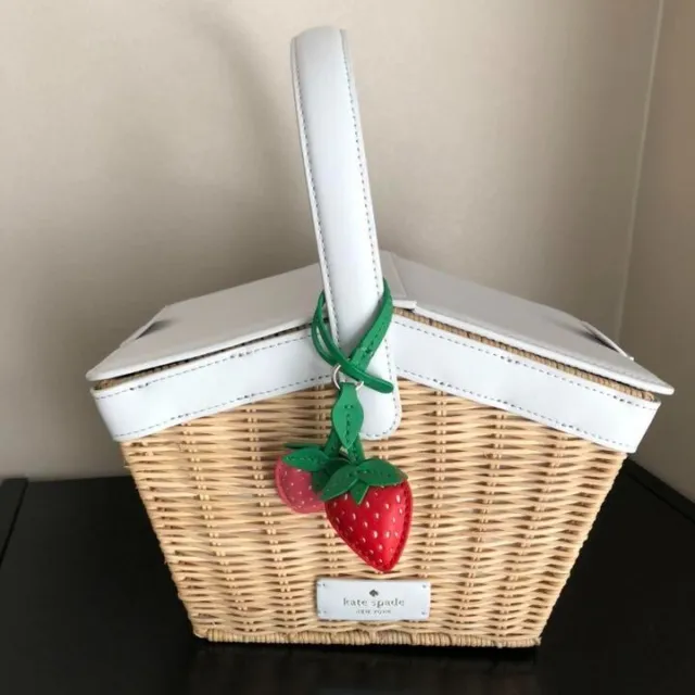 kate spade Wicker Picnic Basket Strawberry Picnic in the park Excellent