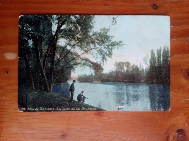 Cpa 94 bois de Vincennes les bords du lac Daumesnil