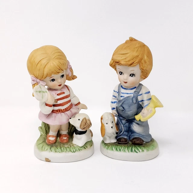 VINTAGE PAIR OF Porcelain Figurines Boy and Girl with Dogs Homco? CT