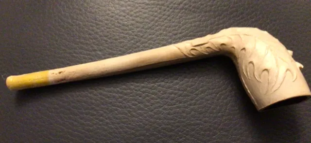 Vintage 13Cm Clay Pipe, Oak Leaf  Detailing With  Yellow Tip