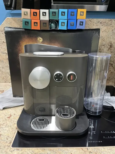 DeLonghi Nespresso Expert Kapselmaschine grau Kaffeemaschine