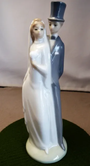 Nao by Lladro Just Married Bride and Groom  6" Porcelain Figurine