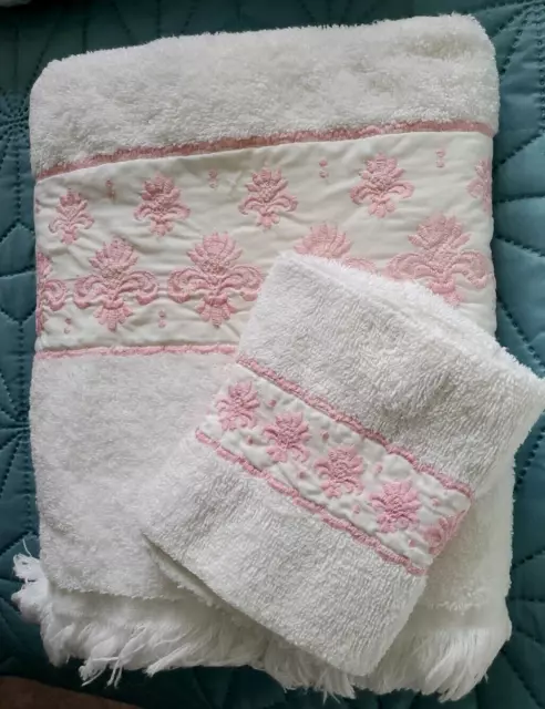 Vintage Wamsutta Heritage Pink Trim Bath Towel Washcloth Embroidered White Set