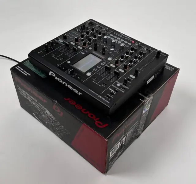 Pioneer DJM-2000 Nexus Professional DJ 4 Channel Mixer , Great condition