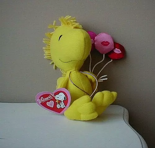 Snoopy Peanuts Woodstock Valentines Plush Balloons Kisses Whitmans