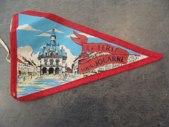 VINTAGE - Fanion - ILE DE FRANCE - LA FERTE SOUS JOUARRE - En tissu - 19 cm