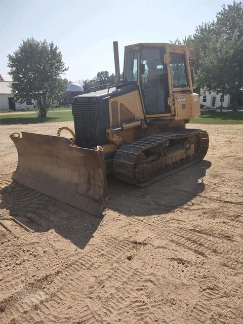 2001 John Deere 700H Long Track Heat/AC 9,899 Hours Radio Rear Worklights