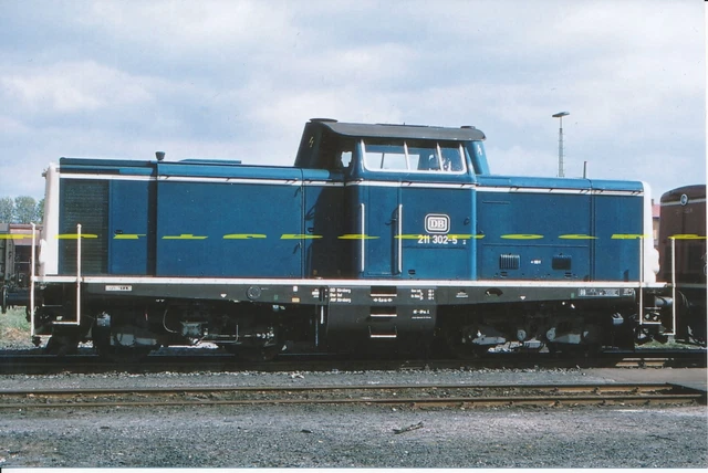 Farb-Foto DB Diesellok 211 302 Kirchenlaibach 1981