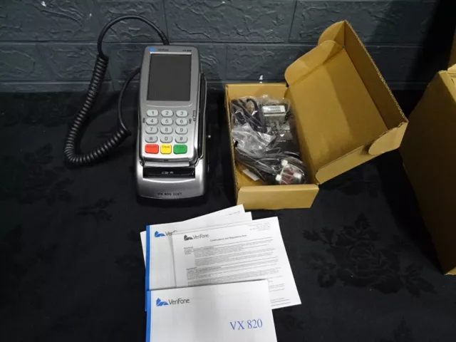 verifone vx820 Card machine and adapter