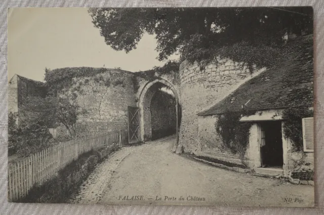 CPA ""BAGNOLES DE L'ORNE - La Porte du Château