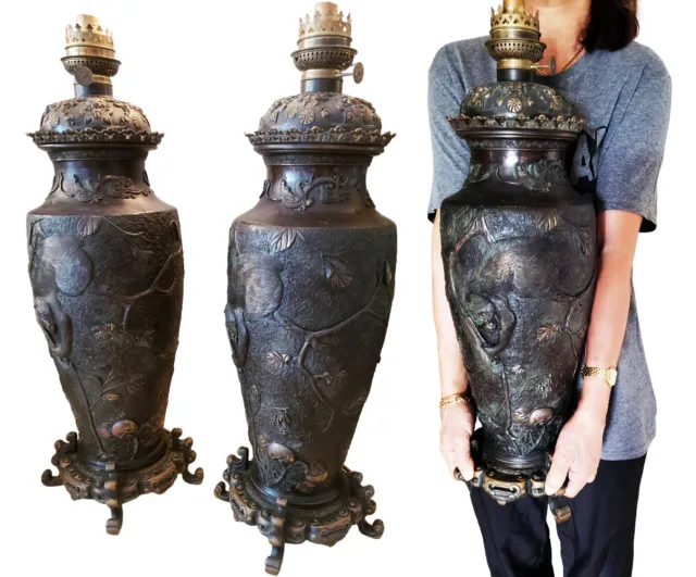 Spectaculaire Paire De Lampes Vases Bronze Decor Aux Singes Meiji Japon H 66 Cm