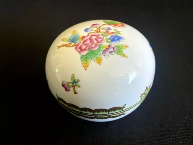 Herend Porcelain Handpainted Queen Victoria Bonboniere 6031/Vbo