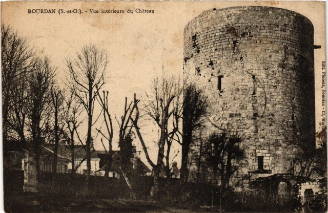 CPA AK Bourdan - Vue intérieure du Chateau (659547)