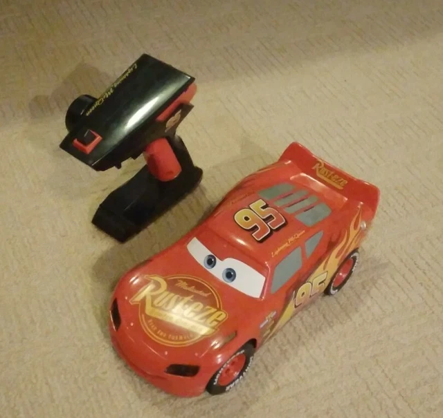 DISNEY PIXAR CARS Lightning McQueen Lights and Sounds Remote Control
