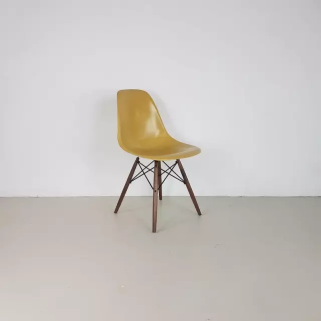 EAMES DSW CHAIR HERMAN MILLER OAK DOWEL BASE 50s 60s LIGHT OCHRE