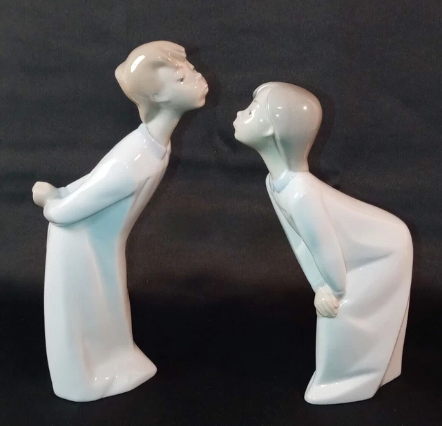 VINTAGE LLADRO FIGURINES Boy & Girl Blowing Kisses Goodnight 4869