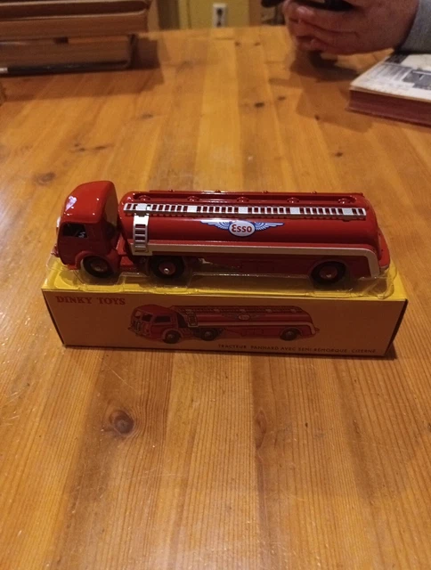 DINKY TOYS TRACTEUR Panhard Avec Semi-Remorque Citerne 1:43 Edition DINKY TOYS TRACTEUR Panhard Avec Semi-Remorque Citerne 1:43 Edition