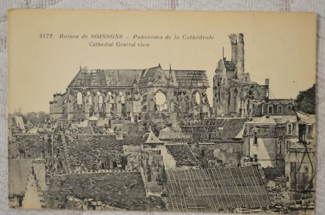 CPA " Ruines de SOISSONS - Panorama de la Cathédrale