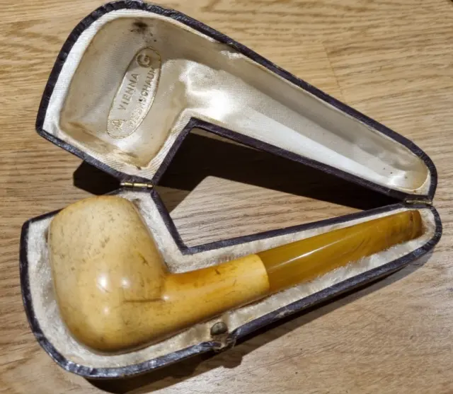 Vienna Meerschaum Vintage Pipe With Hinged Case