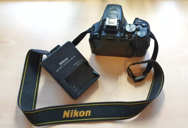 Kamera Nikon D5600 Kit schwarz, 24,2MP inkl. AF-S DX Nikkor 18-105 mm Objektiv