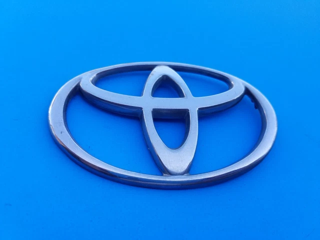 98 99 00 01 02 03 04 05 Toyota Sienna Rear Gate Lid Emblem Logo Badge Oem A4