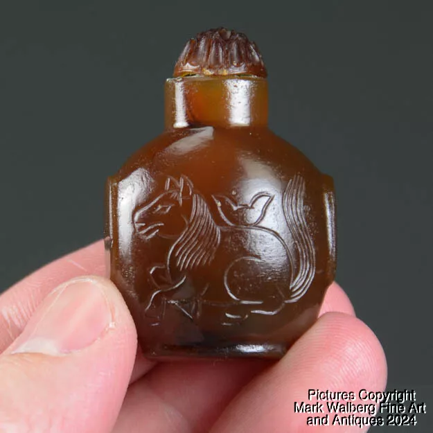 Miniature Chinese Carved Agate Snuff Bottle, Late 19th to Early 20th Century