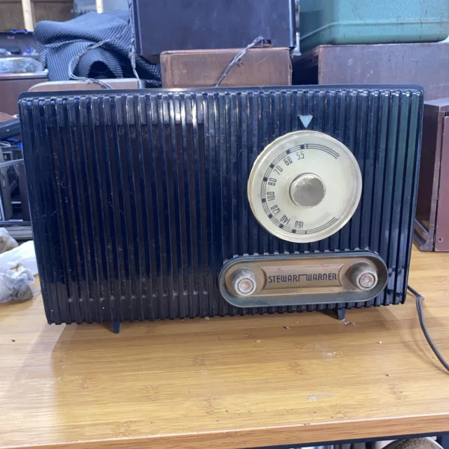 Vintage Tube Radio Stewart Warner model 9152-A Deco