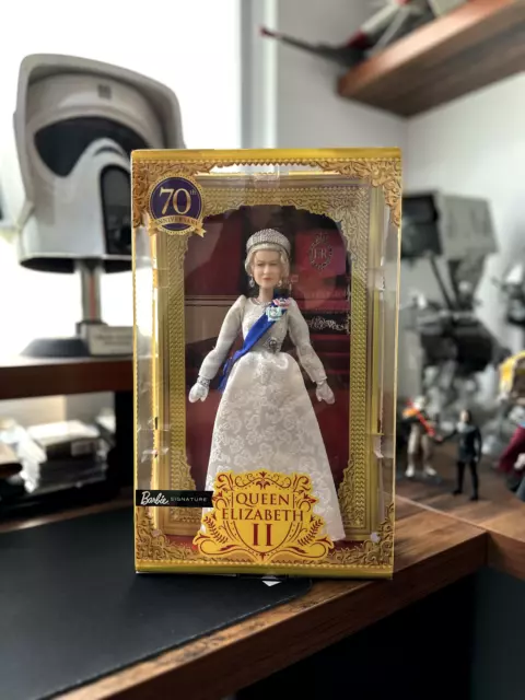 Barbie Signature Queen Elizabeth II Platinum Jubilee Doll Limited New